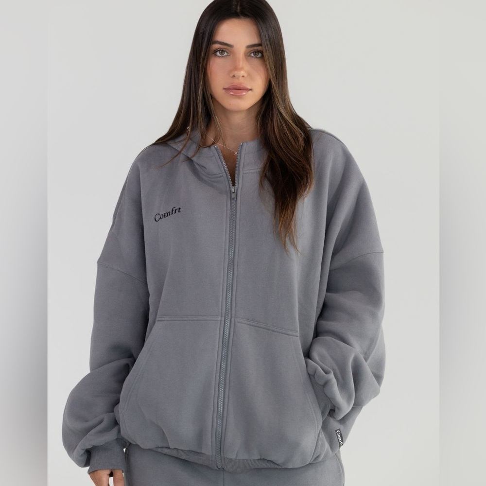 Comfrt Cloud Zip Hoodie size medium wolf grey